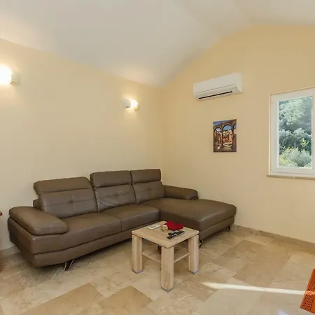 Apartment Joma 2 *